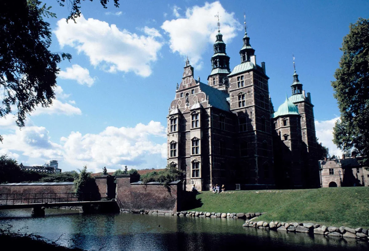 Rosenborg-Castle - Rosenborg Castle is a Renaissance style castle in Copenhagen that was originally built as a country summerhouse in 1606.