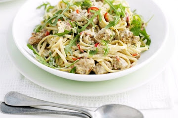 Creamy sausage & rocket linguine