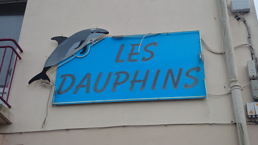 Les Dauphins 