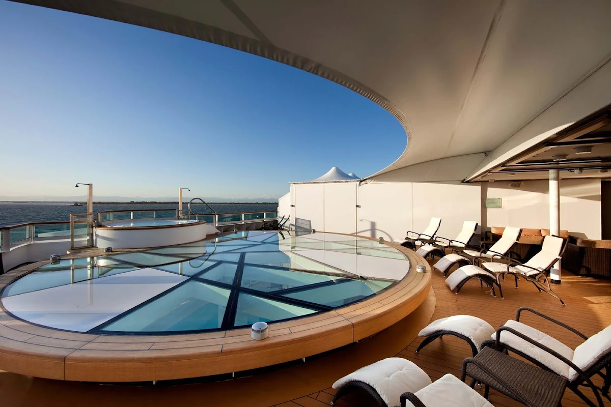 Seabourn_Odyssey_Sojourn_Quest_Spa_Terrace-3 - Yearning for a best-in-class whirlpool? The Spa Terrace aboard Seabourn Odyssey is a private area for spa aficionados.