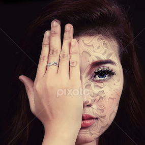 Scare Face by Ampyunk Photofreak - People Portraits of Women