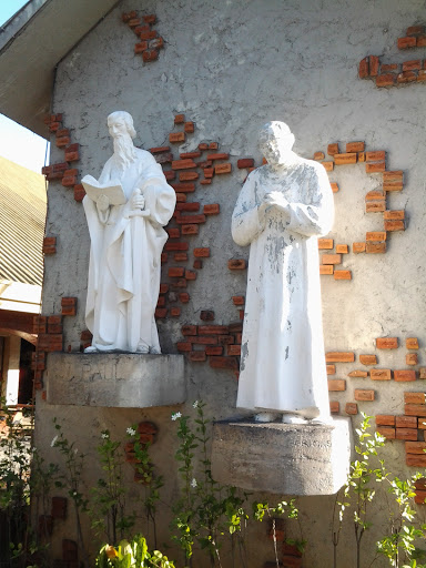 St Paul & Bro James Statues