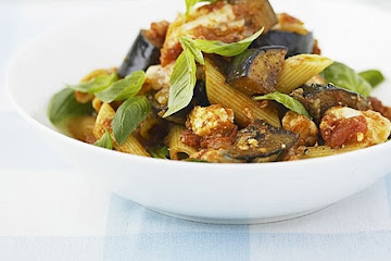 Aubergine & goat's cheese pasta