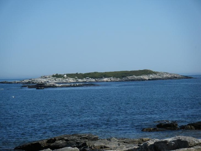 [rocky side of beach[2].jpg]