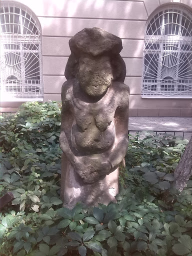 Первобытная Статуя