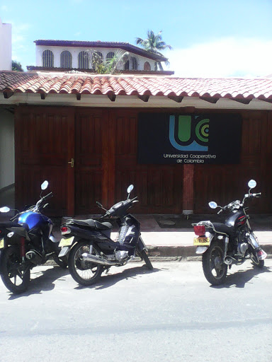 UCC Facultad De Ciencias Económicas Y Contables