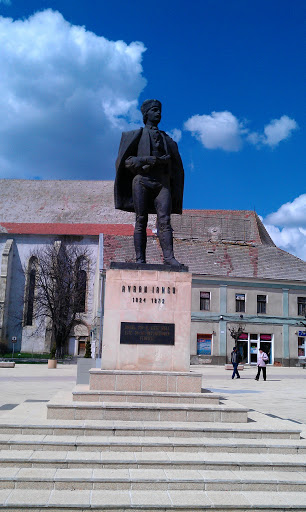 Avram Iancu Statue