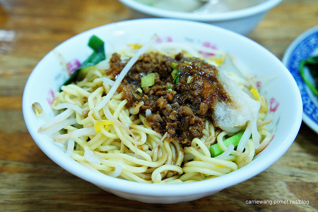 【台中小吃美食】詹記擔擔麵。永興街老字號麵店，簡單一碗担担麵，復古味香飄的好味道