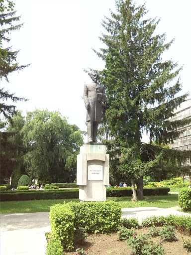 Statuie Titu Maiorescu