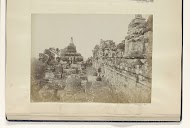 Man op een omgang van de Borobudur op Java