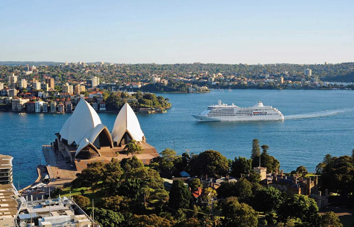 Silver_Shadow_in_Sydney - Silver Shadow calls on Sydney, one of the more popular Silversea itineraries.