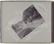 Straatgezicht in Soerabaja met tram, karren en voorbijgangers