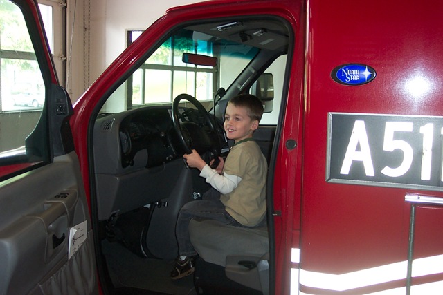 [Firestation Fieldtrip Matt Spring 2007 (5)[4].jpg]