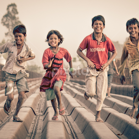 They Play by Jatin Malhotra - Babies & Children Children Candids