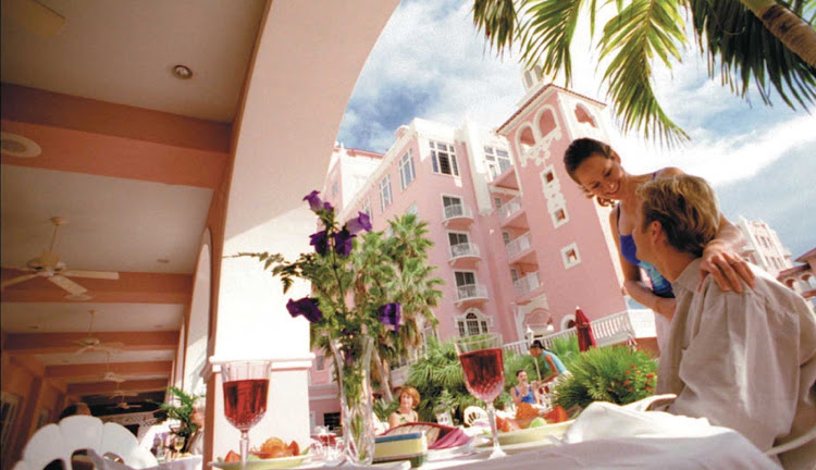 Al fresco dining in St. Petersburg, Florida.