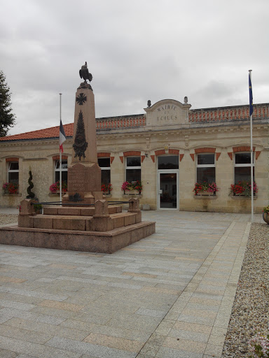 Mairie, Ecoles & Monument Aux Morts, Vensac