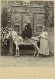 Portret van een onbekende vrouw op een ezel en een onbekende man te voet, Caïro