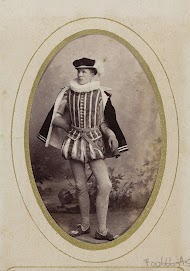 Portret van een jonge man in kostuum, aangeduid als H. Pelinck