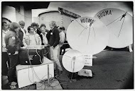 Schotels opgesteld vóór het RAI-gebouw tijdens de Firato