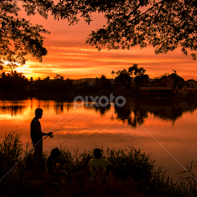 Passing the time. by Victor Sim - Landscapes Sunsets & Sunrises