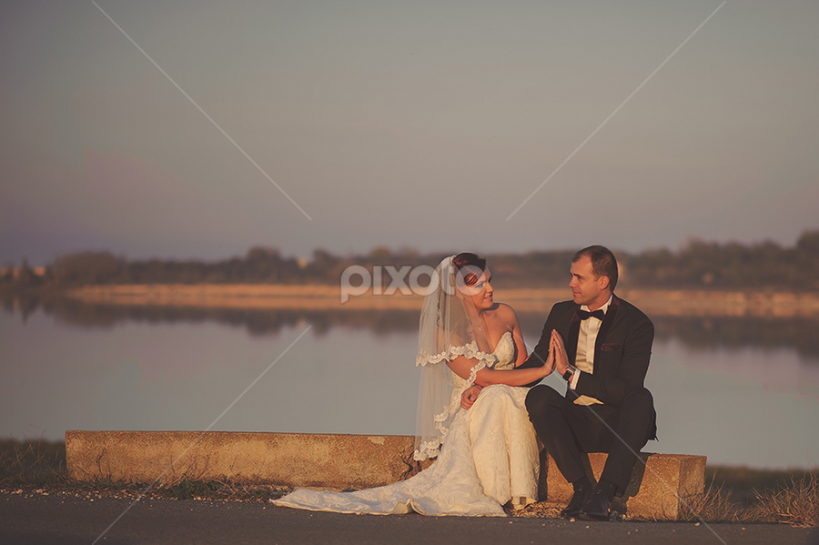 love by Iulian Besliu - Wedding Bride & Groom