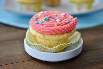 Light and Fluffy Yellow Cupcakes