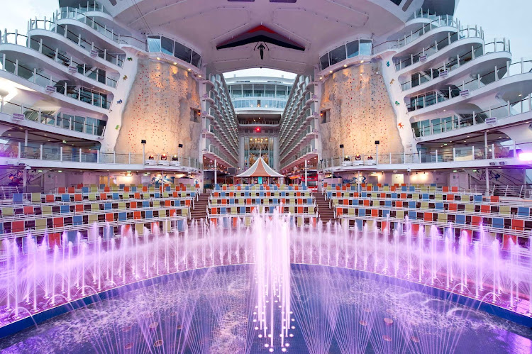 The Aqua Theater aboard Oasis of the Seas transforms into an aquatic amphitheater in the evening, with water shows and acrobatic performances.