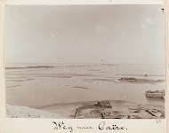 Gezicht op de weg naar Caïro en het overstroomde Nijldal