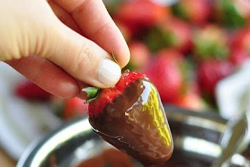White and Dark Chocolate Strawberries
