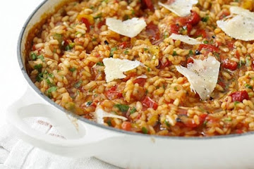 Oven-baked red pepper risotto