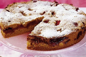 Strawberry & cinnamon torte