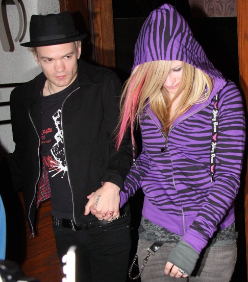 Blog Delateles Avril Lavigne Y Deryck Whibley Muestran Su Amor 