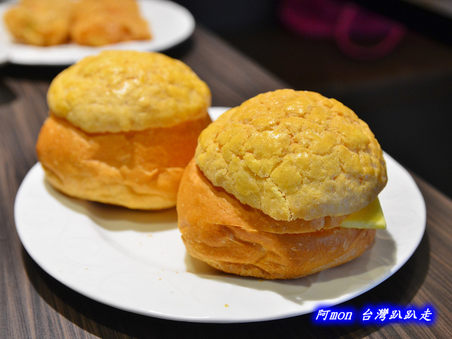 哄供茶餐廳~餐點種類多的港式料理，特價時吃最好