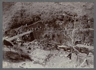 Begin van de bouw van de brug over de Woih ni Enang