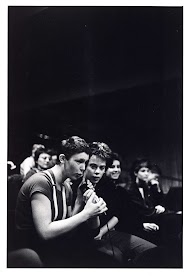 Twee meiden op het Meidentribunaal