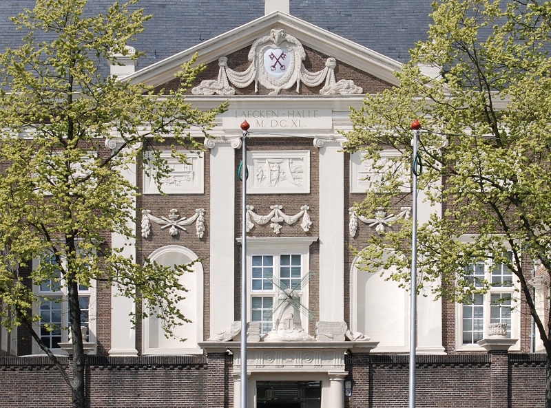 Gevelfragment Museum De Lakenhal, huidige situatie