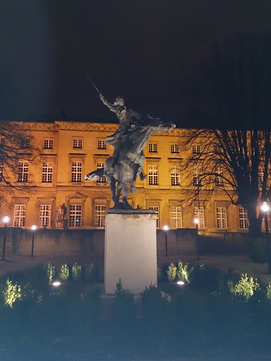 Statue Gilbert De Motier
