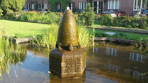 Beetle fountain 