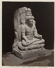 Beeld van Bodhisattva Manjushri in mediterende houding.