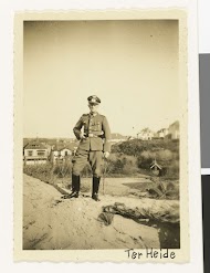 Hoge Wehrmacht militair in de duinen bij Noordwijk aan Zee
