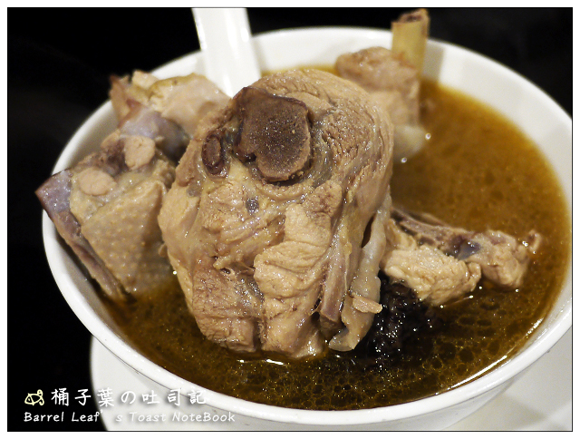 何首烏皇帝雞餐廳 -- 回味好愛的麻油雞+可無限續的麻油麵線&古早飯