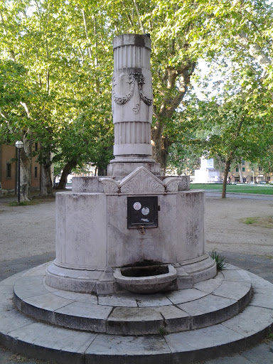 Fontana Di Piazza Martiri della Liberta - Pisa