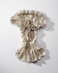 Pop, voorstellende een baby in een doopluier