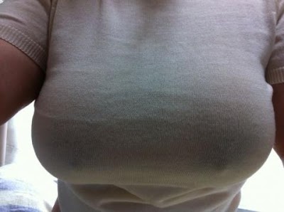 着衣巨乳　腹筋 