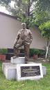 Estatua Mario Vazquez Raña 