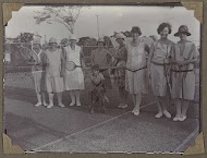 Groepsfoto op de tennisclub