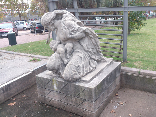 Monumento A La Mama