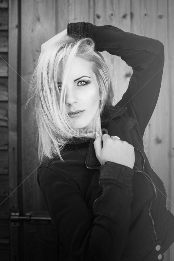Sona ta by Iwona Kwiatkowska - People Portraits of Women