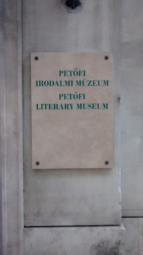 Petőfi Irodalmi Múzeum Bejárata