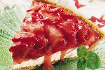 Light-Style Strawberries and Cream Pie
